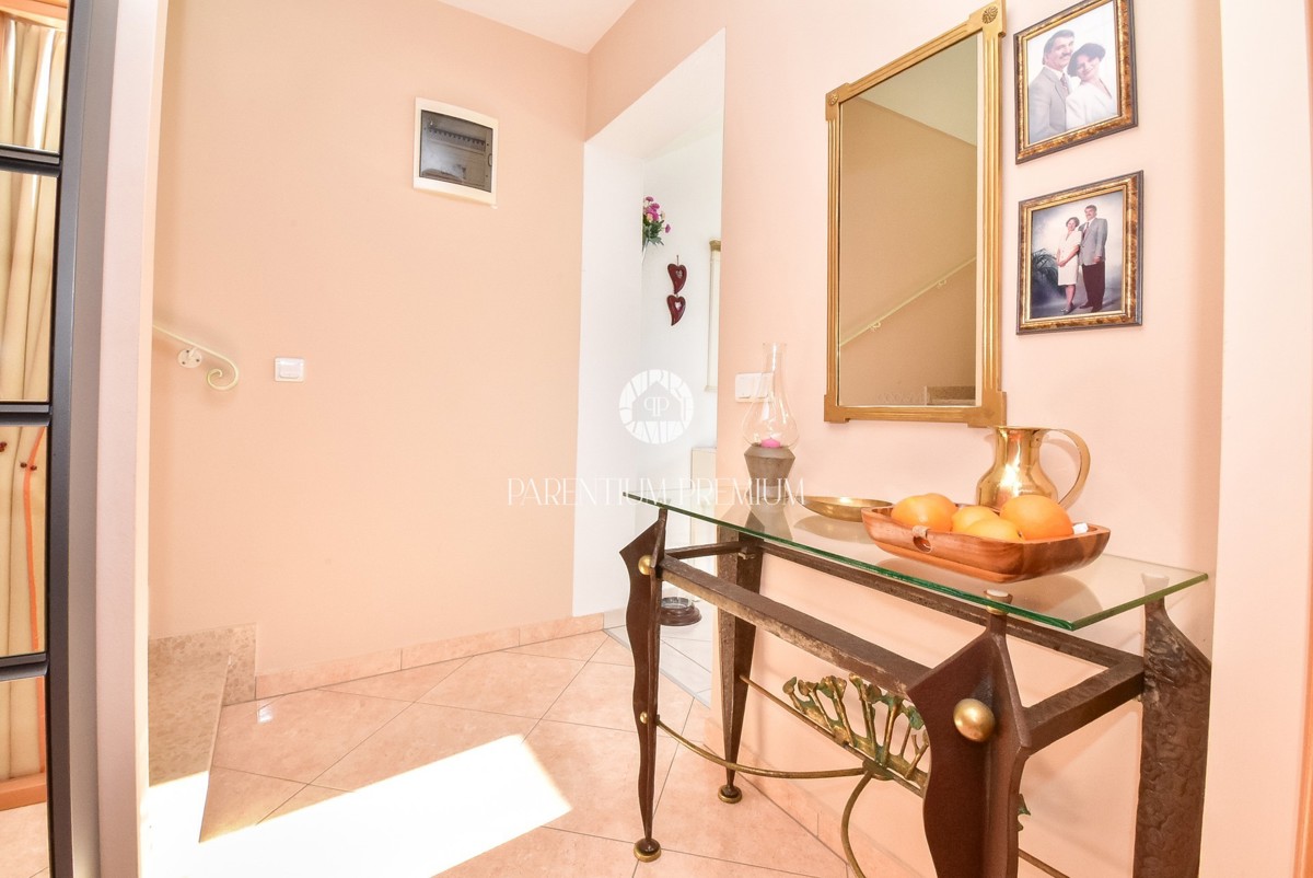 Casa con due appartamenti e un bel curato cortile