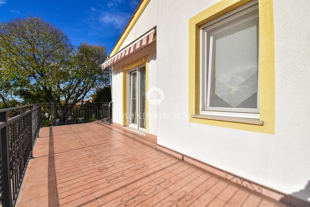 Casa con due appartamenti e un bel curato cortile