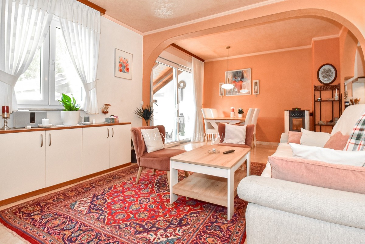 Casa con due appartamenti e un bel curato cortile