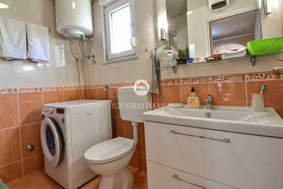 Casa con due appartamenti e un bel curato cortile