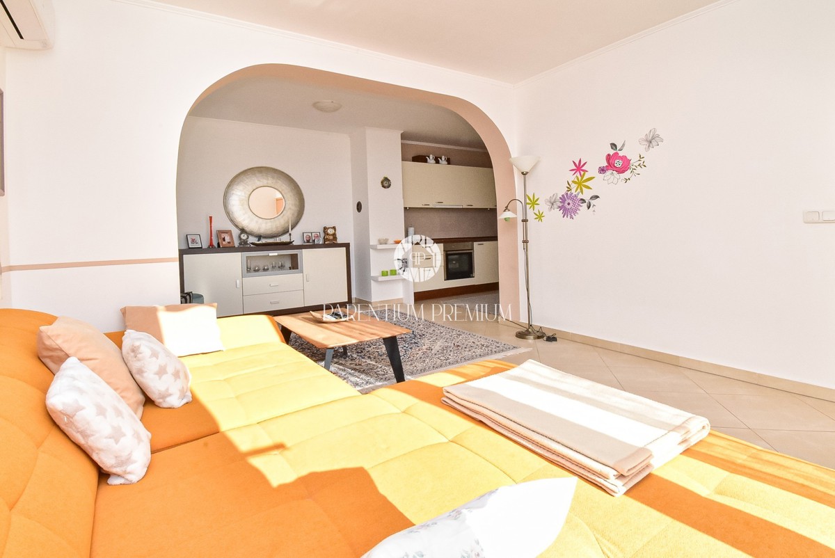 Casa con due appartamenti e un bel curato cortile