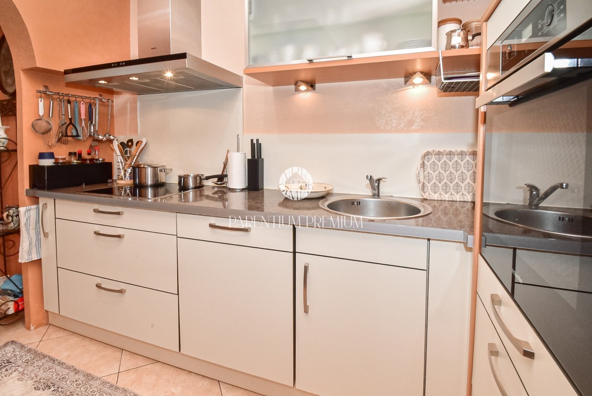 Casa con due appartamenti e un bel curato cortile