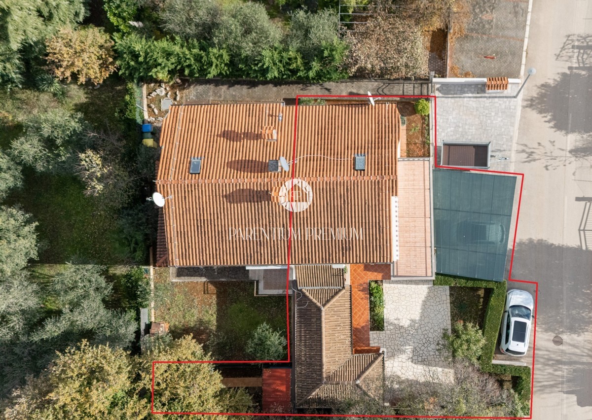 Casa con due appartamenti e un bel curato cortile