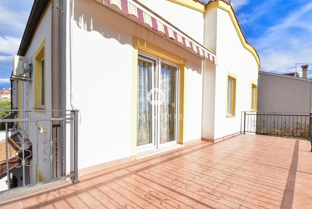 Casa con due appartamenti e un bel curato cortile