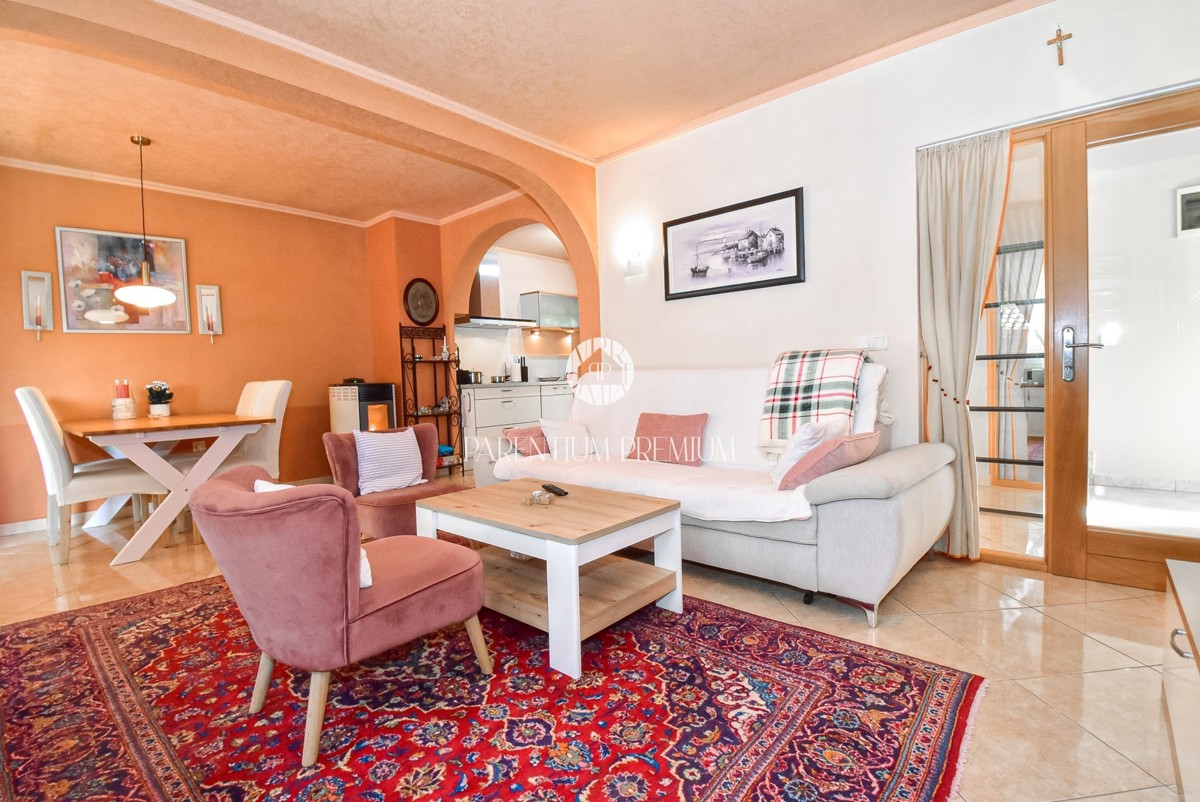 Casa con due appartamenti e un bel curato cortile