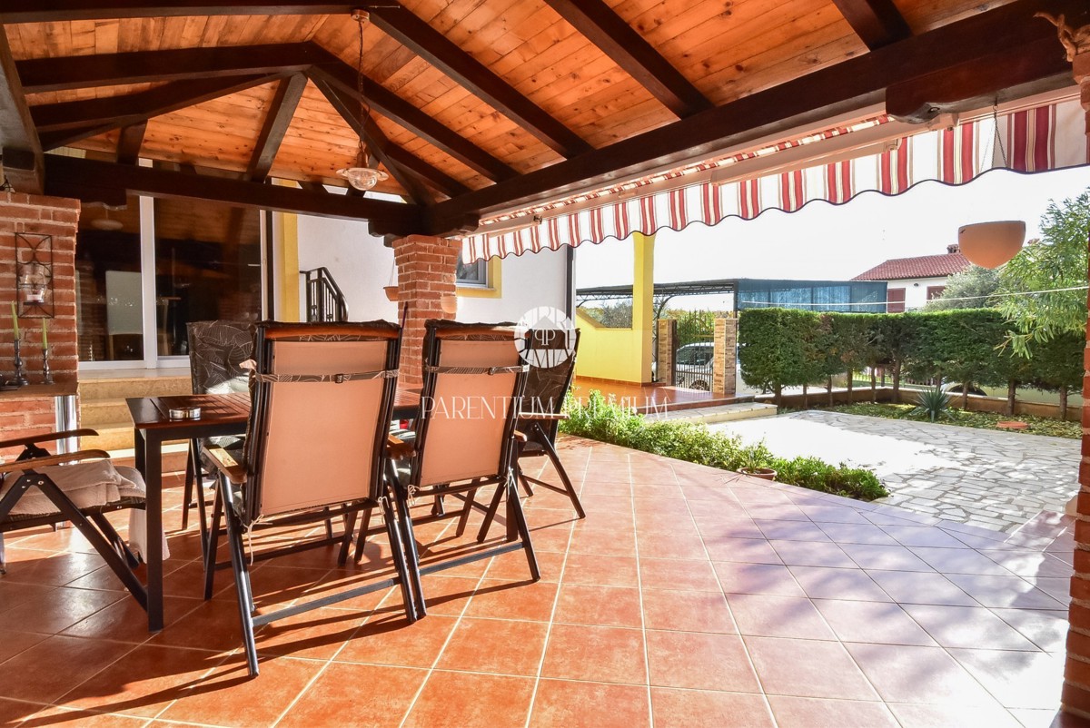 Casa con due appartamenti e un bel curato cortile