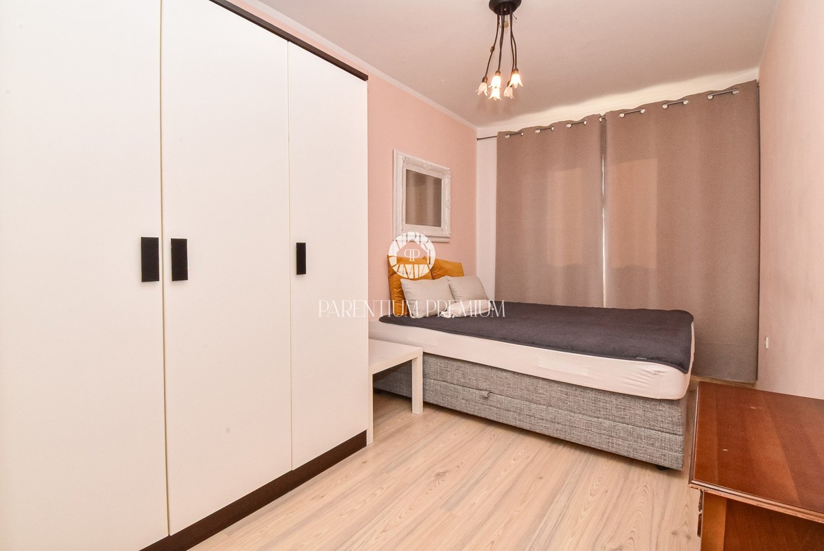 Casa con due appartamenti e un bel curato cortile