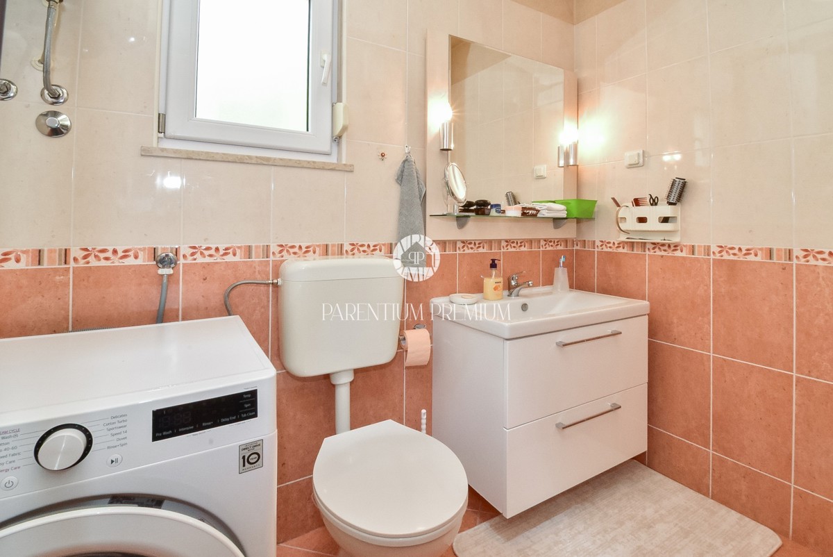 Casa con due appartamenti e un bel curato cortile