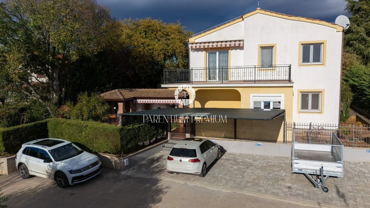 Casa con due appartamenti e un bel curato cortile