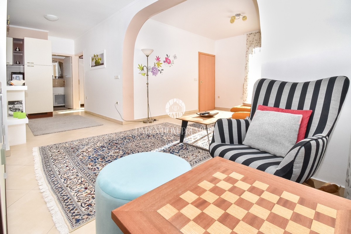 Casa con due appartamenti e un bel curato cortile