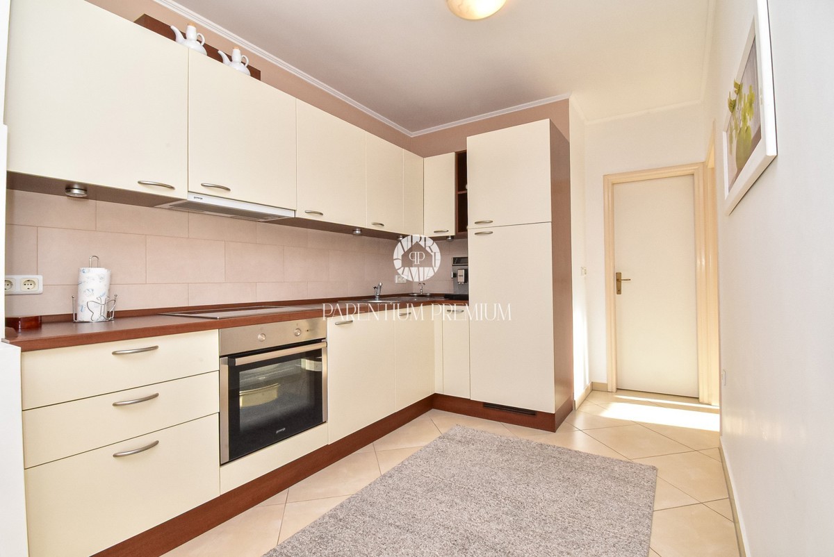 Casa con due appartamenti e un bel curato cortile