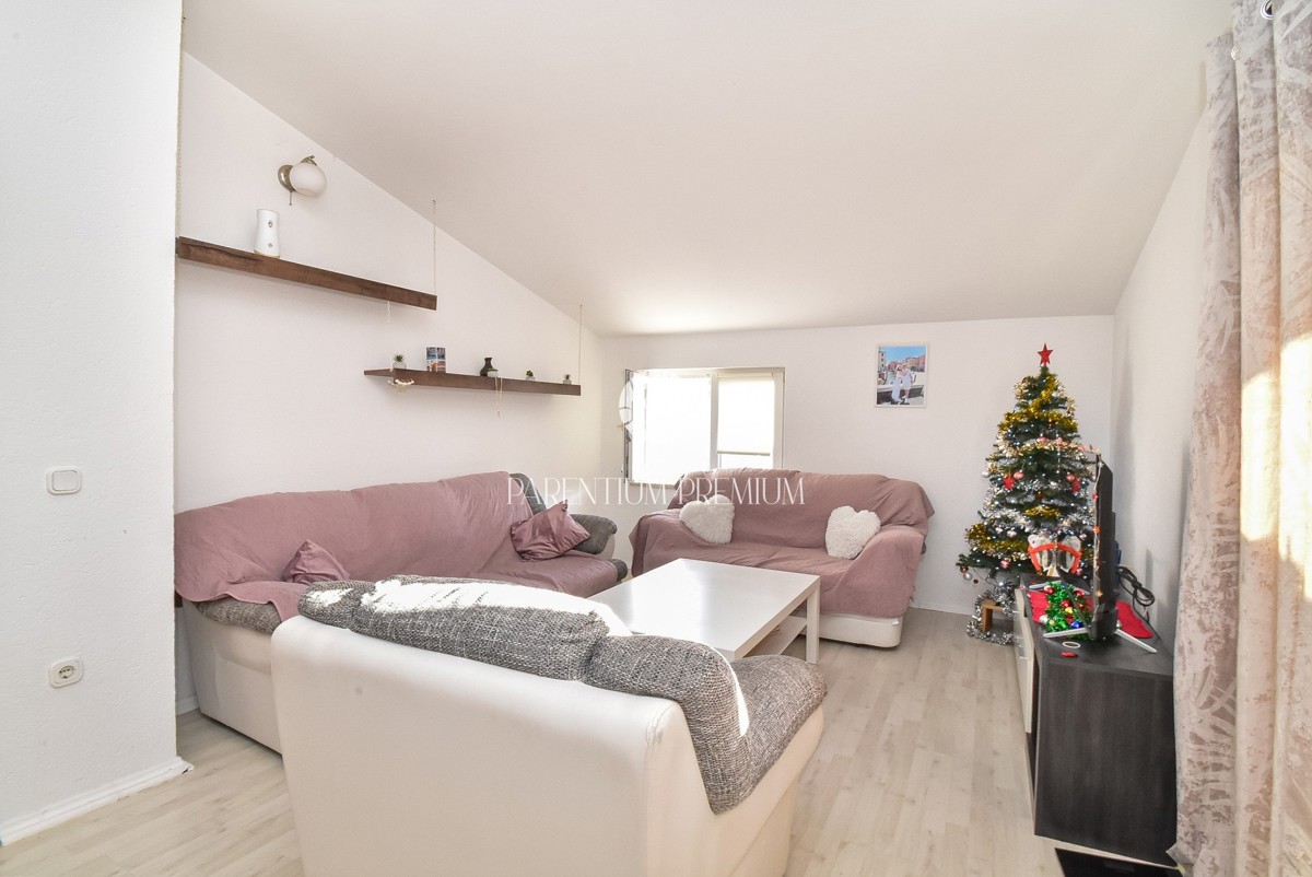 Ampia casa con due appartamenti, grande giardino e taverna