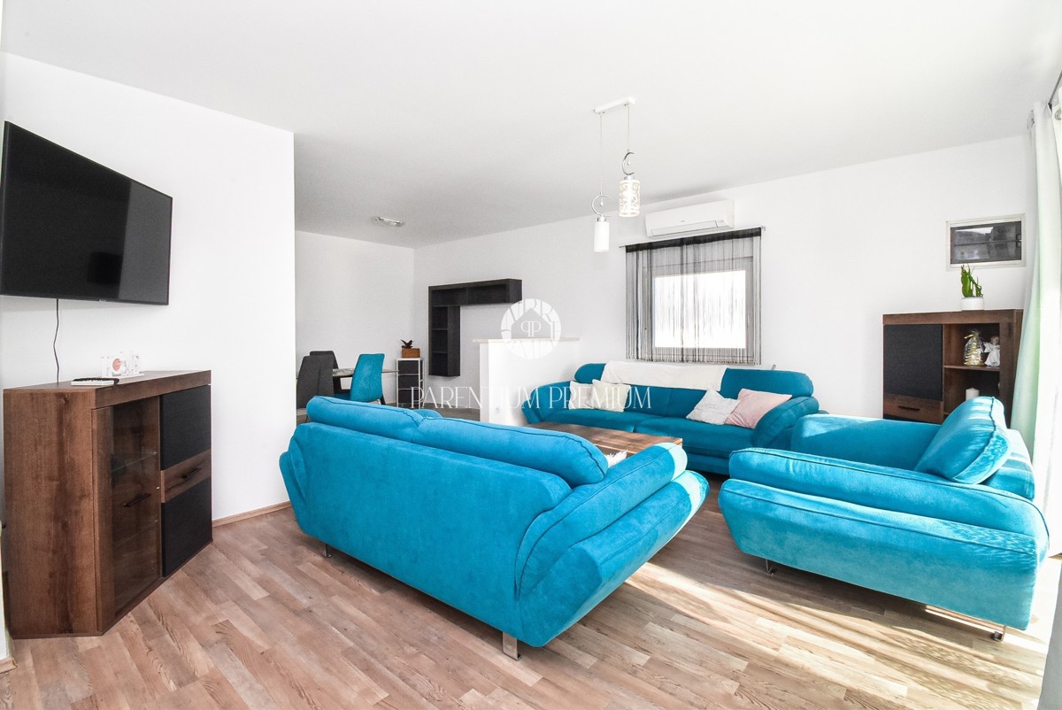 Ampia casa con due appartamenti, grande giardino e taverna