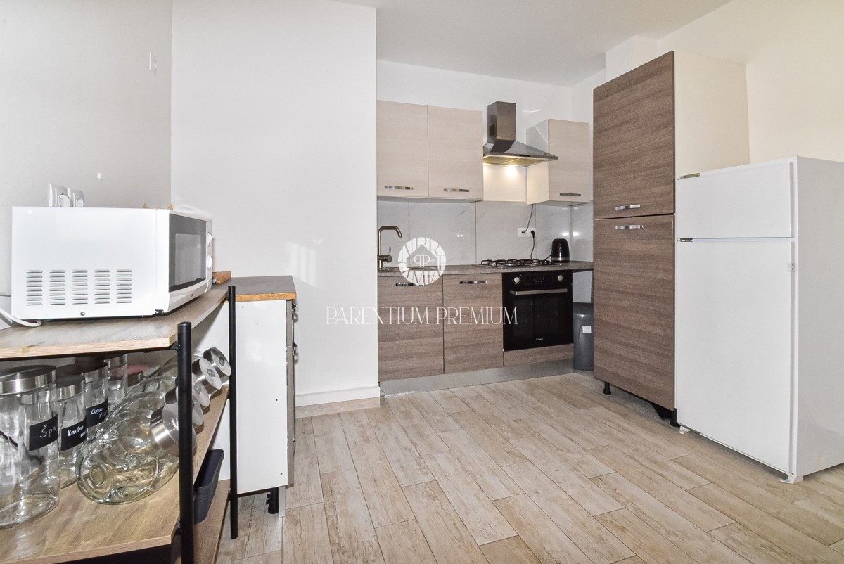 Ampia casa con due appartamenti, grande giardino e taverna