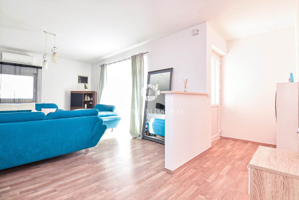 Ampia casa con due appartamenti, grande giardino e taverna