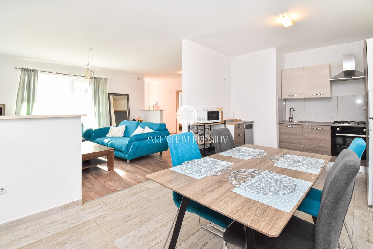 Ampia casa con due appartamenti, grande giardino e taverna