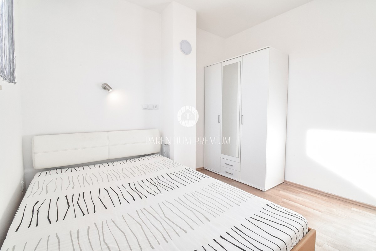 Ampia casa con due appartamenti, grande giardino e taverna