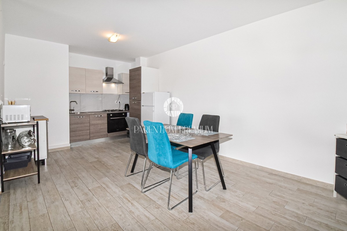 Ampia casa con due appartamenti, grande giardino e taverna