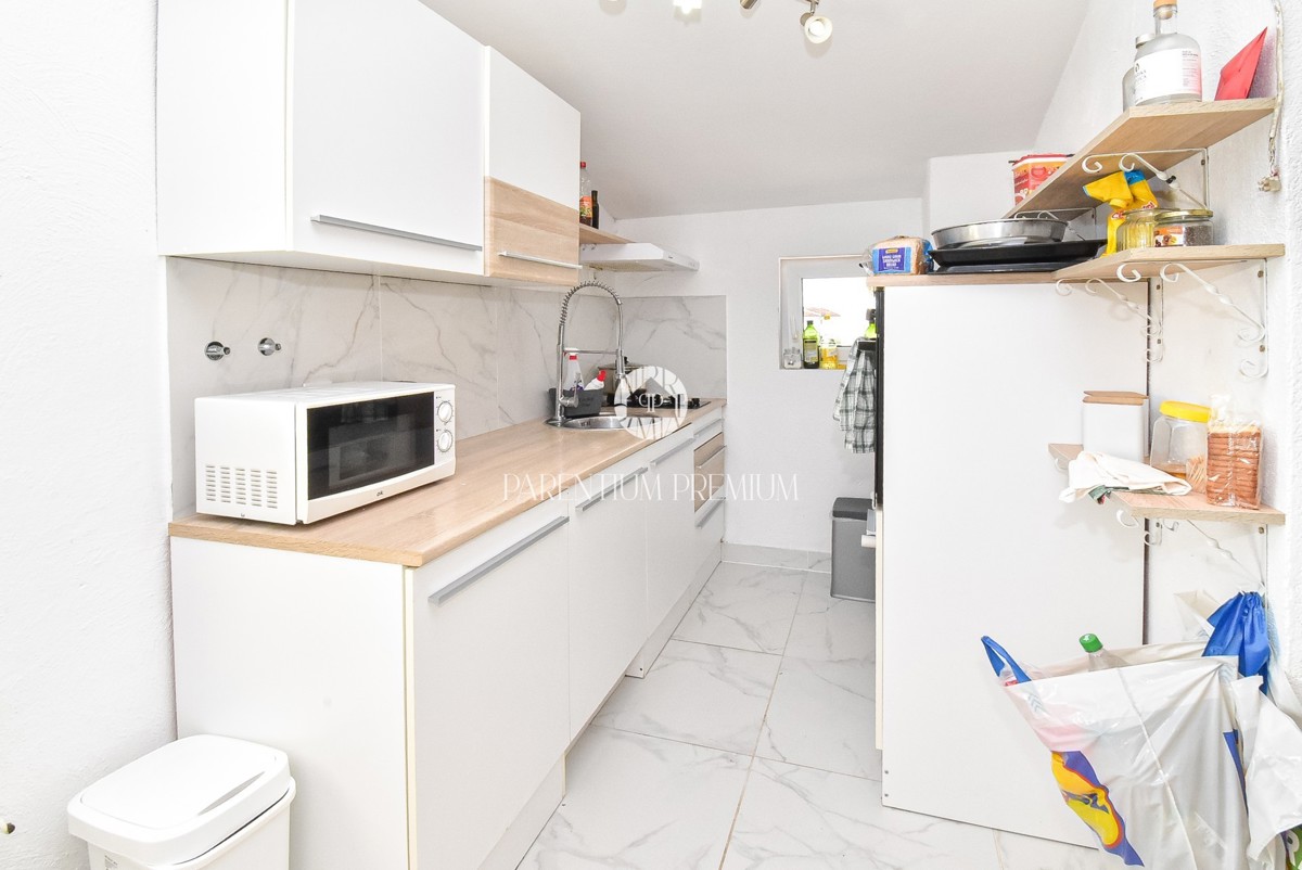 Ampia casa con due appartamenti, grande giardino e taverna