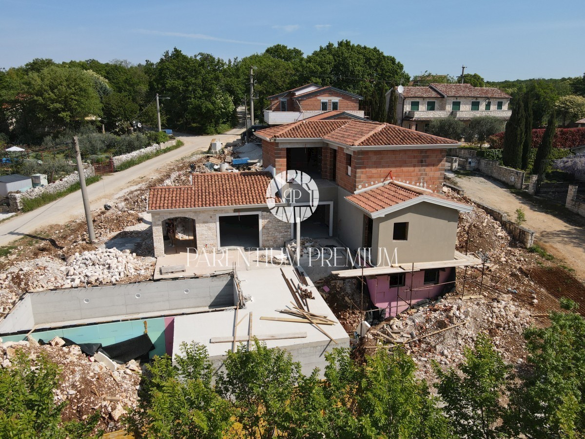 Casa bifamiliare in costruzione