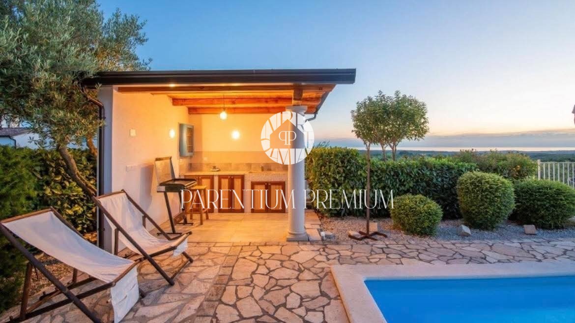 TOP Una villa con una bellissima vista sul mare e sulla campagna