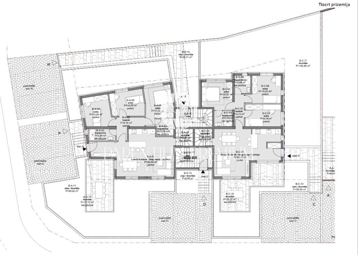 Appartamento di lusso con cortile in ottima posizione