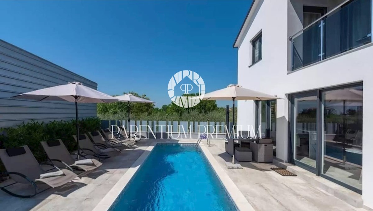 Casa con piscina e vista mare vicino a Parenzo