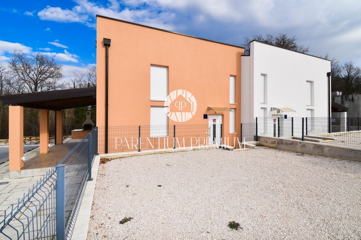 Eccellente nuova casa con 2 unità abitative e 2 piscine, ideale per il turismo