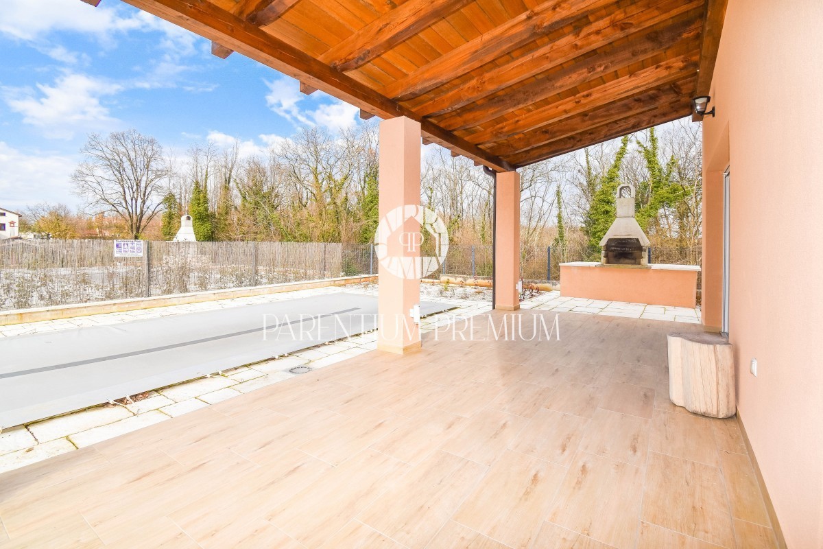 Eccellente nuova casa con 2 unità abitative e 2 piscine, ideale per il turismo