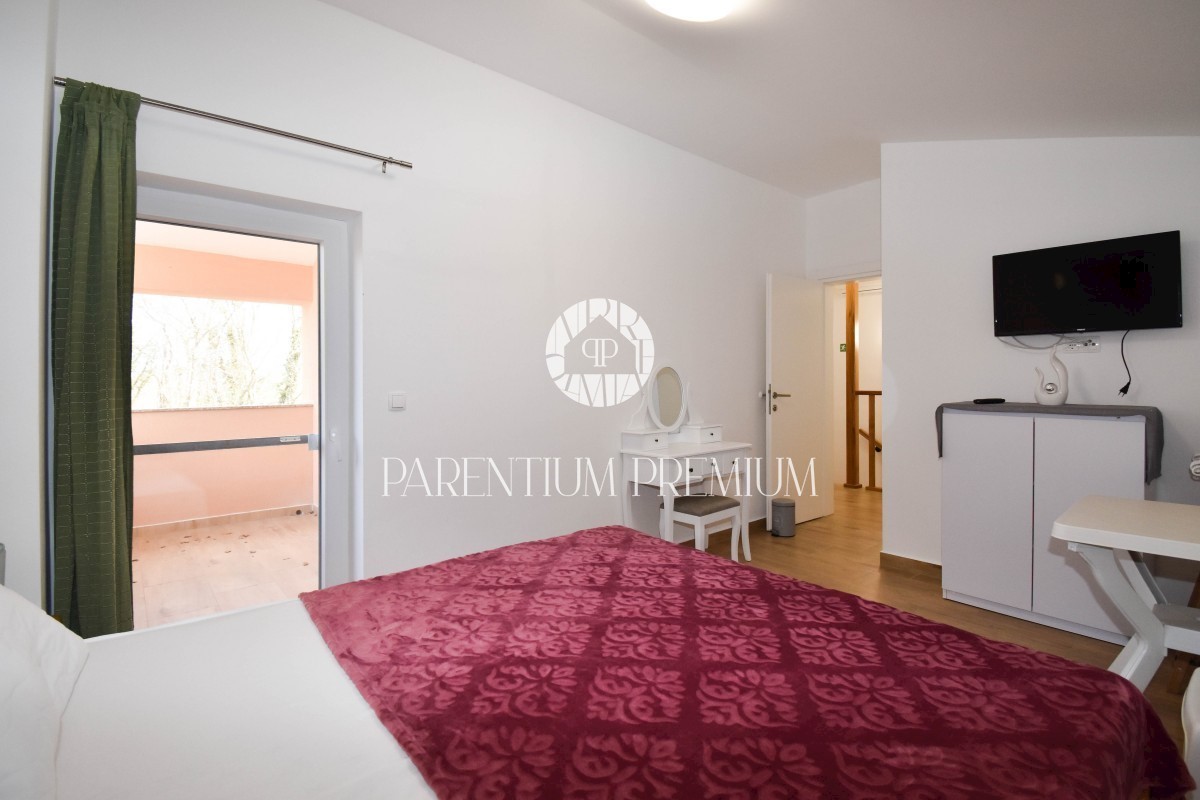Eccellente nuova casa con 2 unità abitative e 2 piscine, ideale per il turismo
