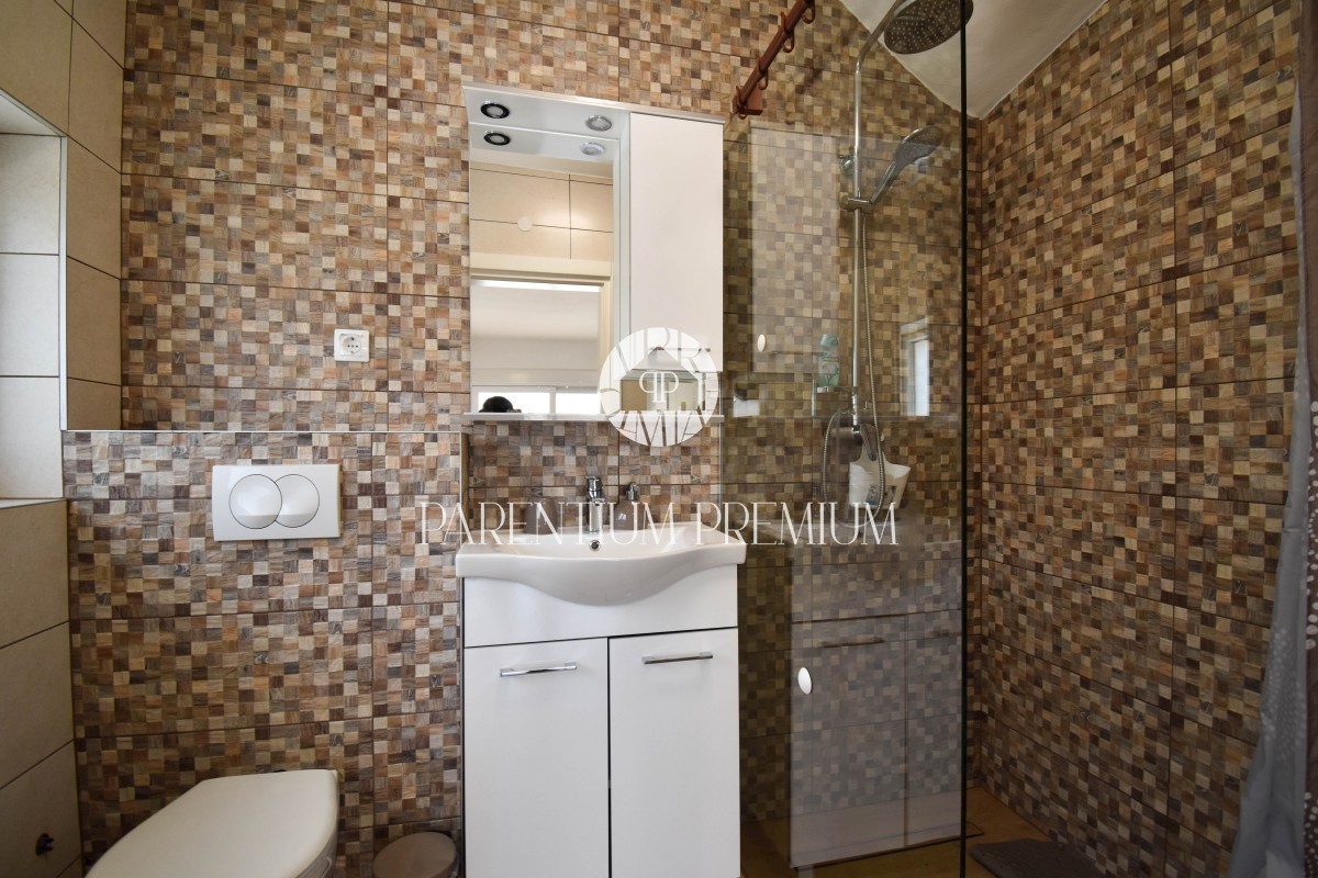 Eccellente nuova casa con 2 unità abitative e 2 piscine, ideale per il turismo
