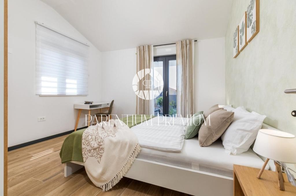 Villa moderna con piscina e splendida vista mare