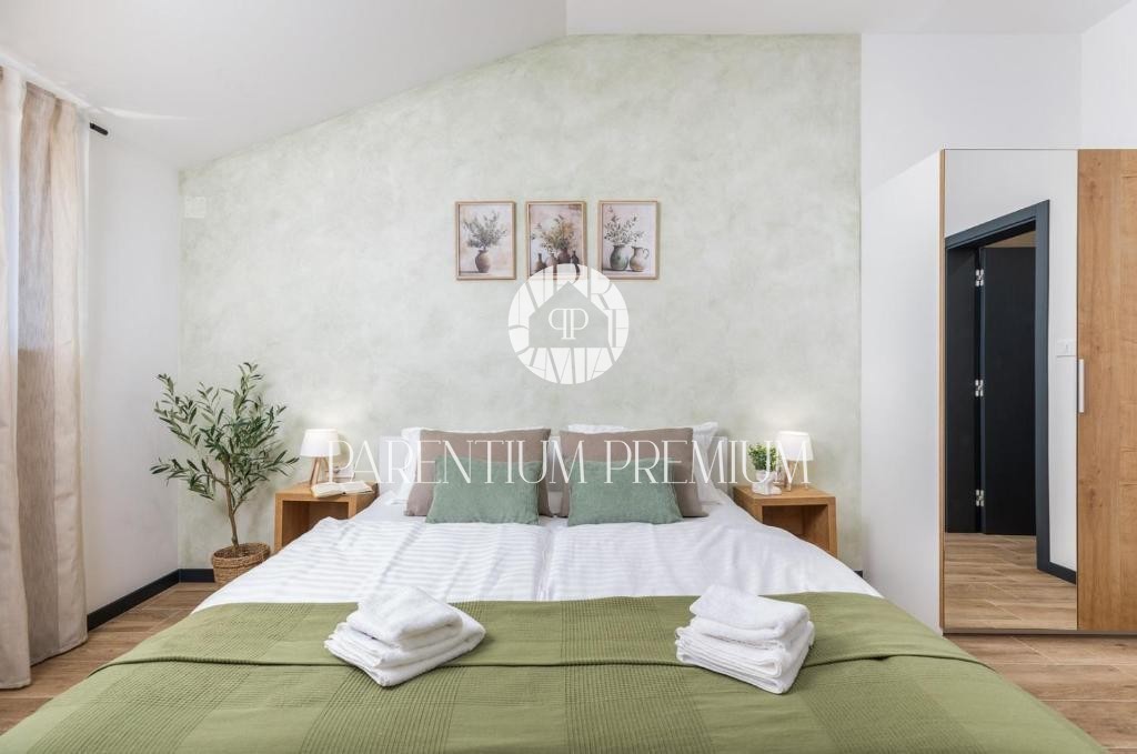 Villa moderna con piscina e splendida vista mare