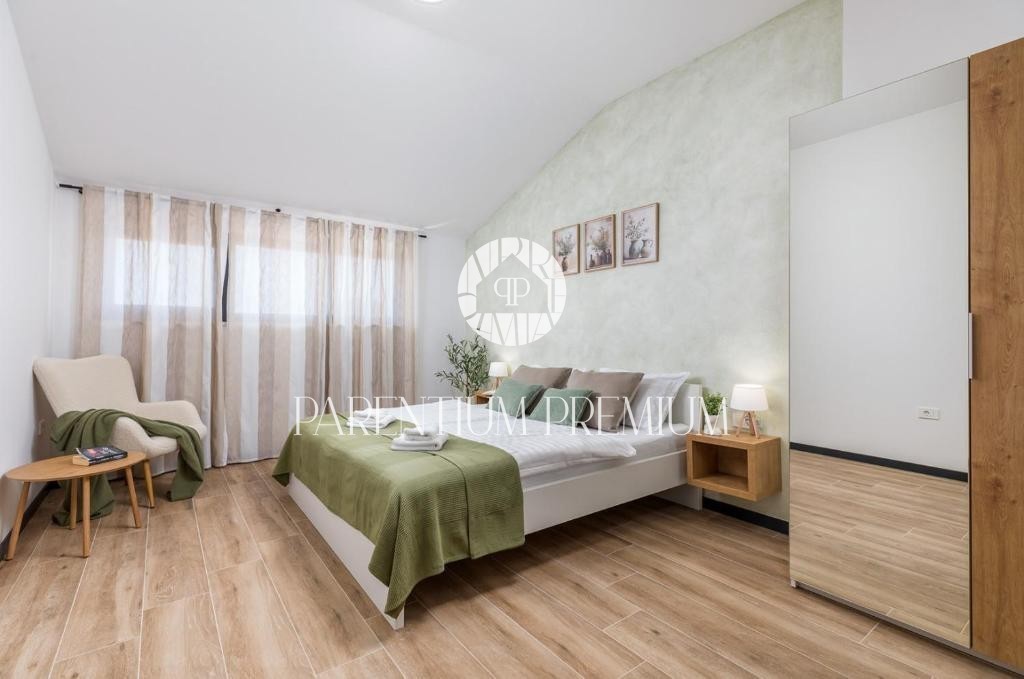 Villa moderna con piscina e splendida vista mare