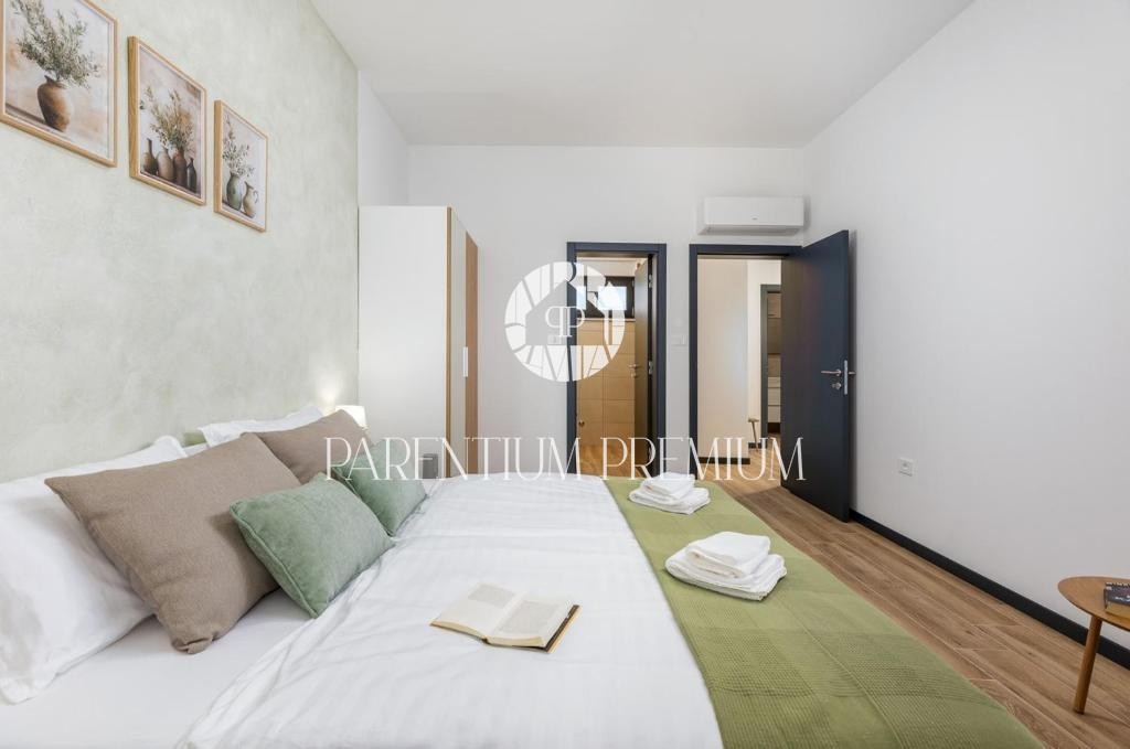 Villa moderna con piscina e splendida vista mare