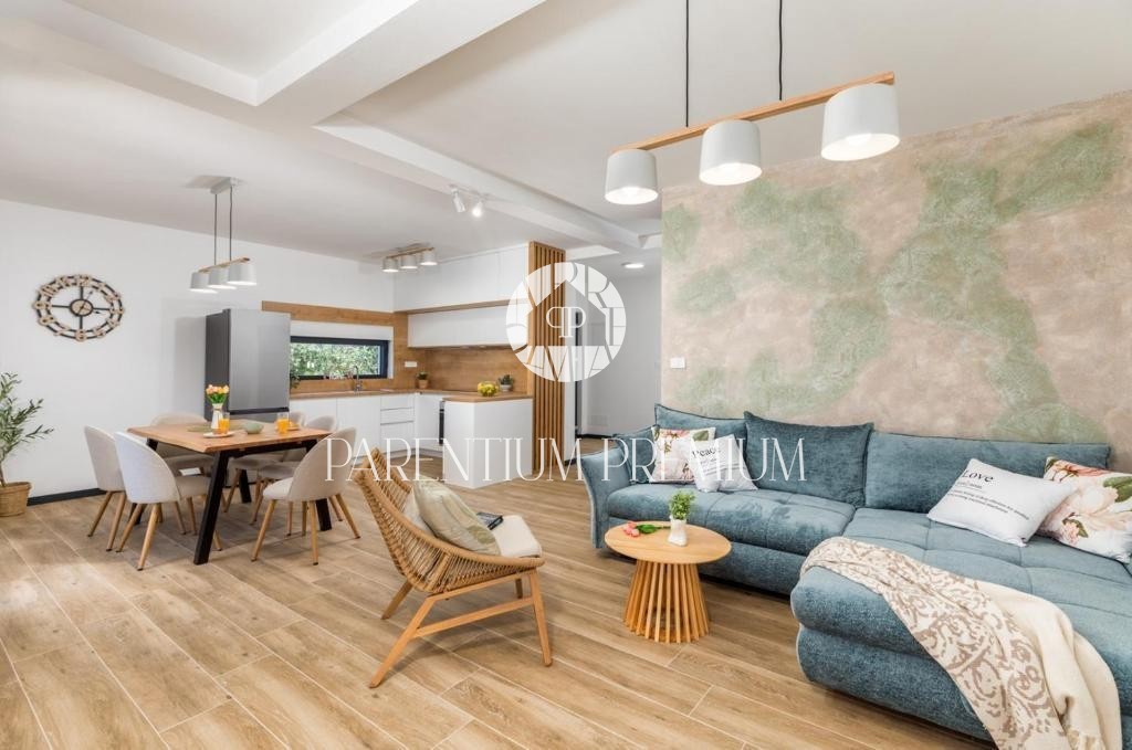 Villa moderna con piscina e splendida vista mare