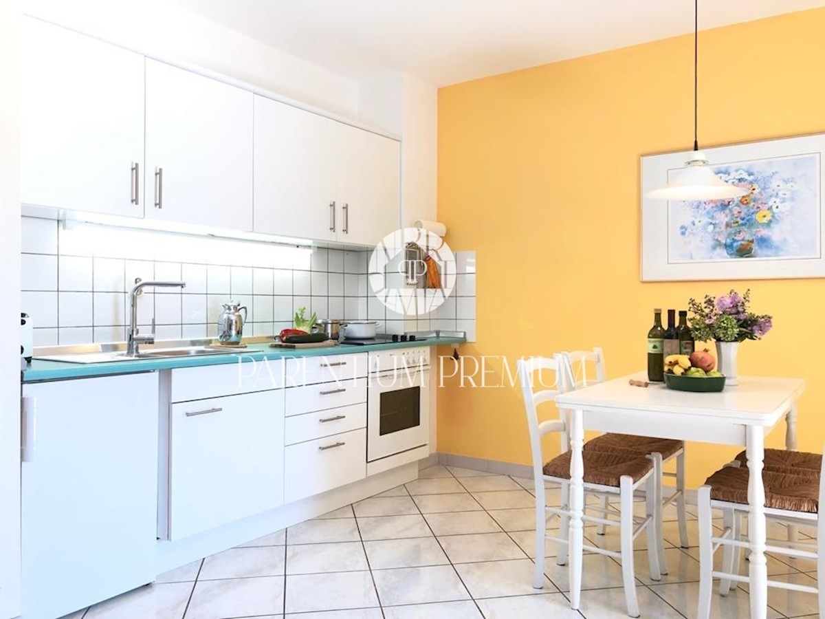 Una casa con 5 appartamenti vicino al mare e alla città