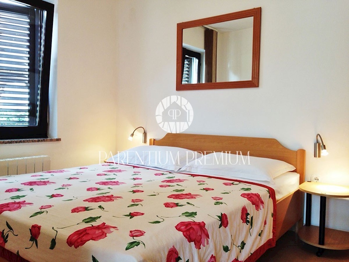 Una casa con 5 appartamenti vicino al mare e alla città