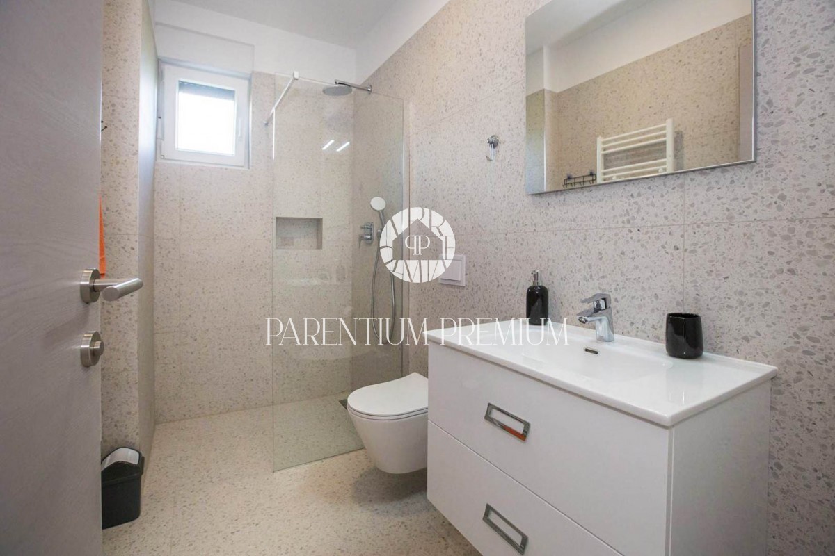 Una nuova villa moderna con piscina nelle vicinanze di Parenzo