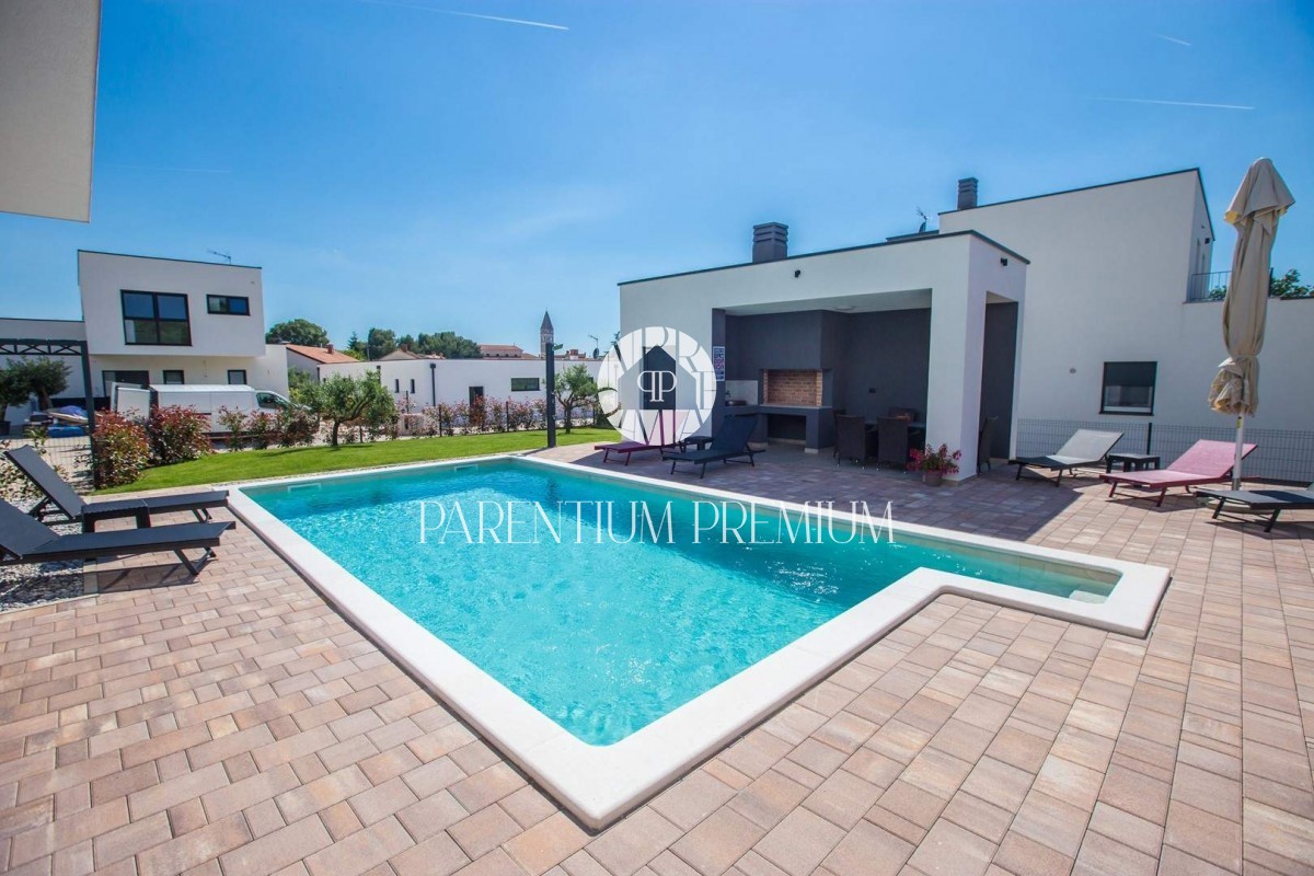 Una nuova villa moderna con piscina nelle vicinanze di Parenzo