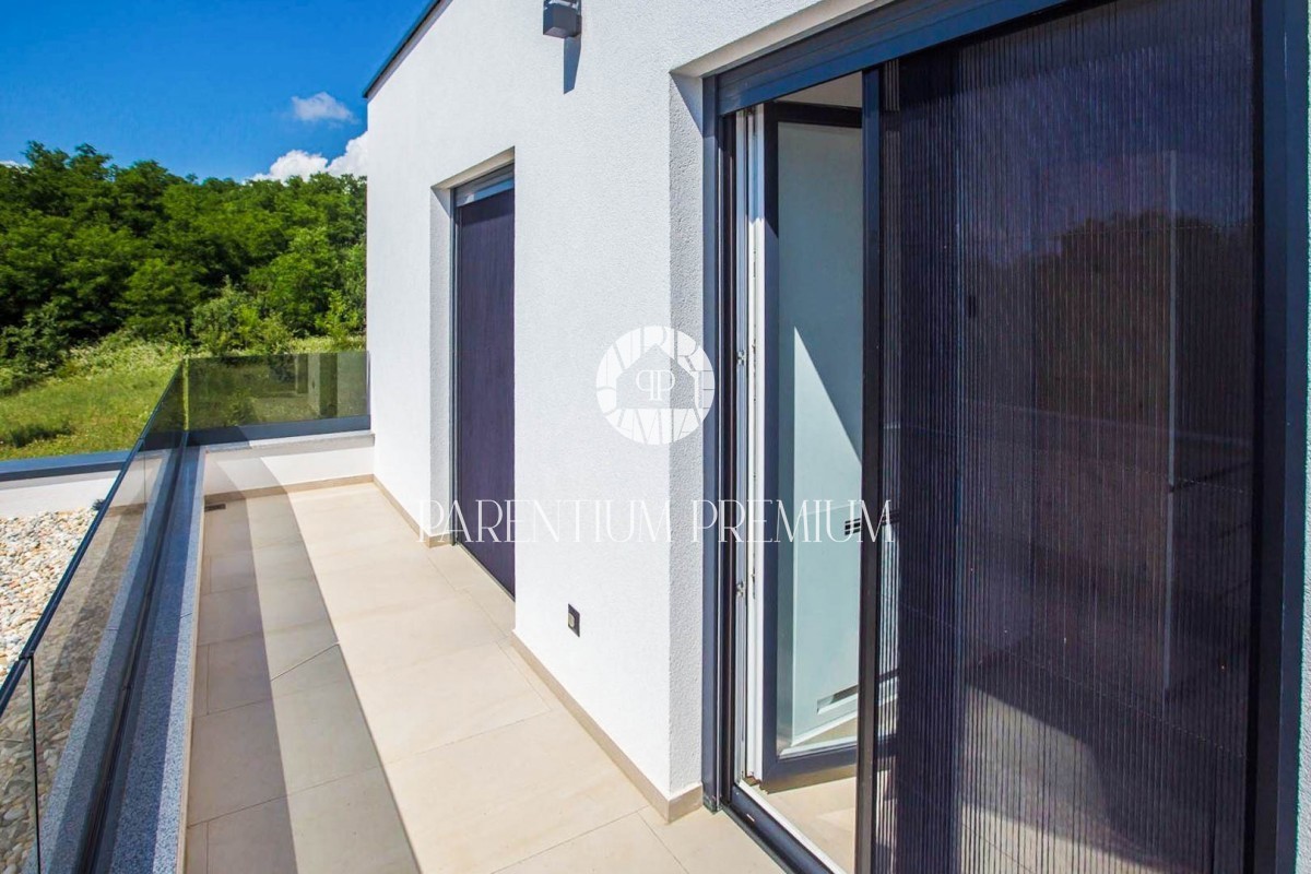 Una nuova villa moderna con piscina nelle vicinanze di Parenzo