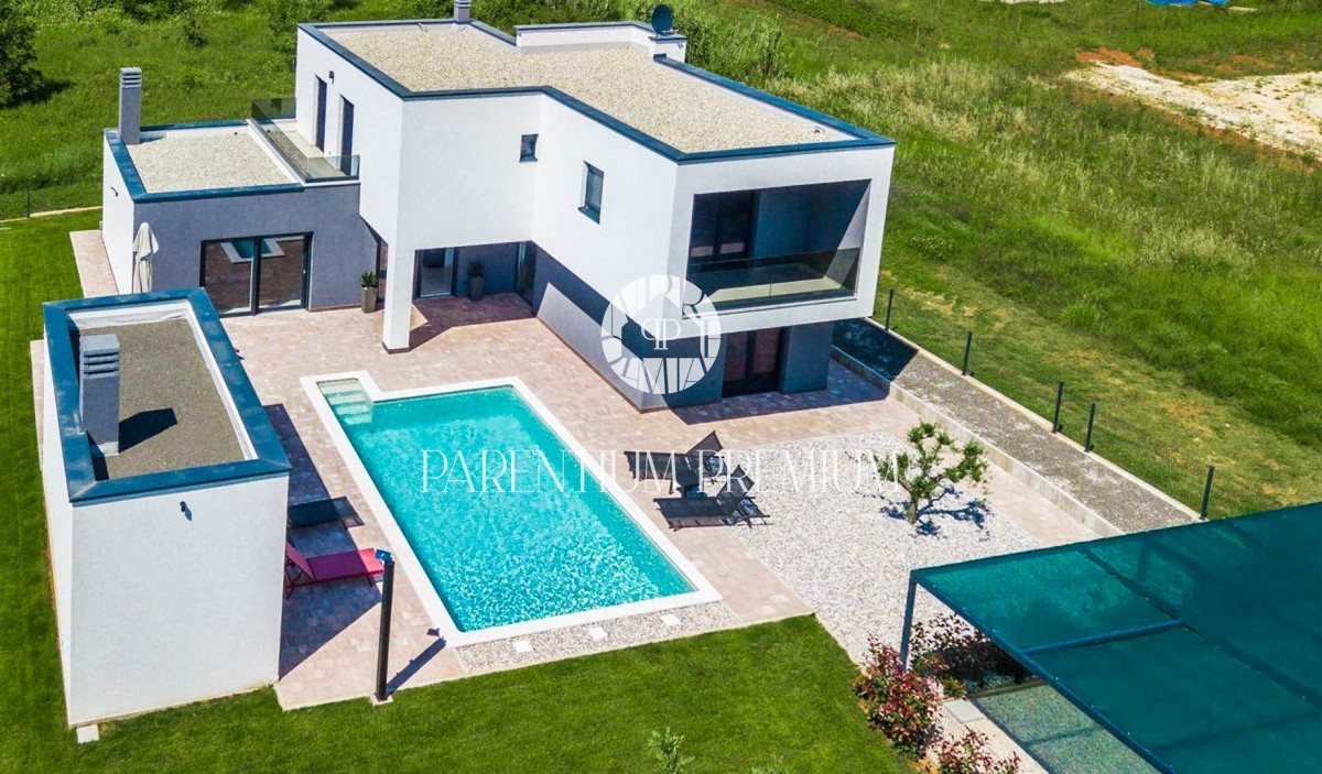 Una nuova villa moderna con piscina nelle vicinanze di Parenzo
