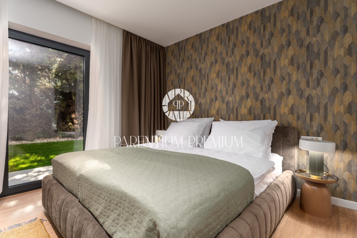 Lussuosa villa confortevole con piscina e vista mare vicino alla città