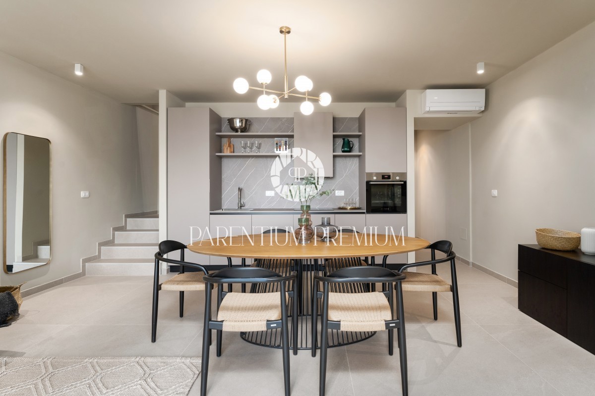 Lussuosa villa confortevole con piscina e vista mare vicino alla città