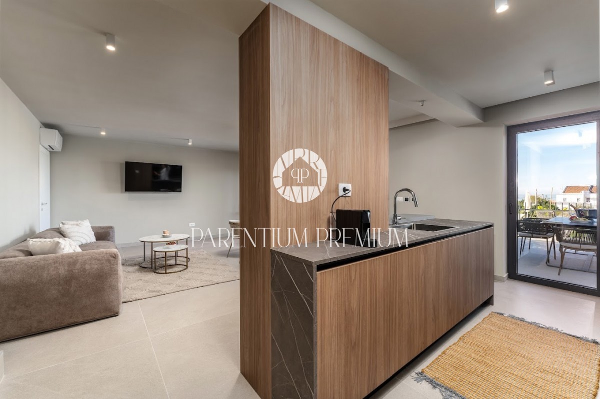 Lussuosa villa confortevole con piscina e vista mare vicino alla città
