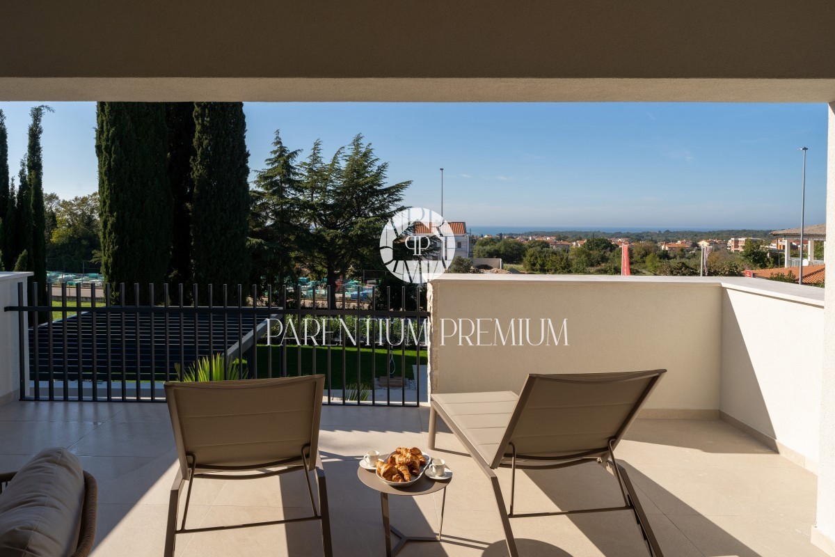 Lussuosa villa confortevole con piscina e vista mare vicino alla città
