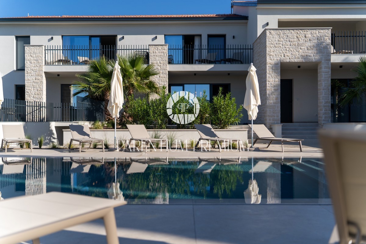 Lussuosa villa confortevole con piscina e vista mare vicino alla città