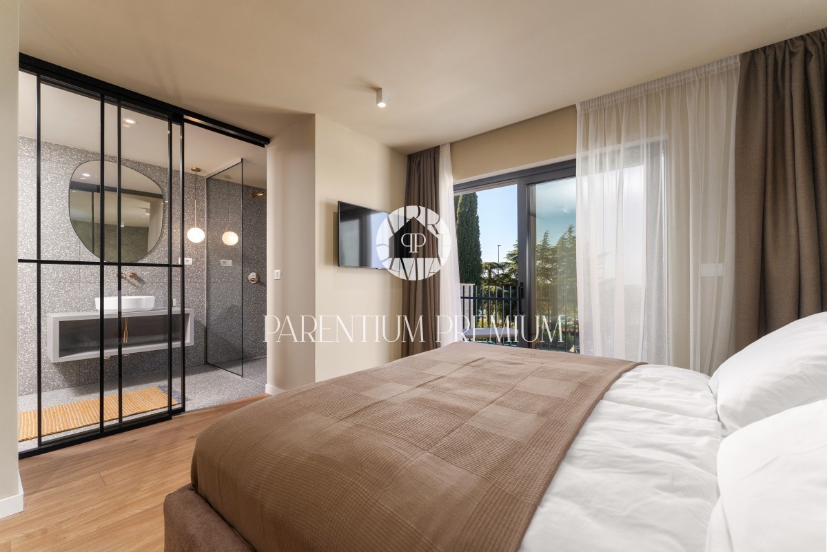 Lussuosa villa confortevole con piscina e vista mare vicino alla città