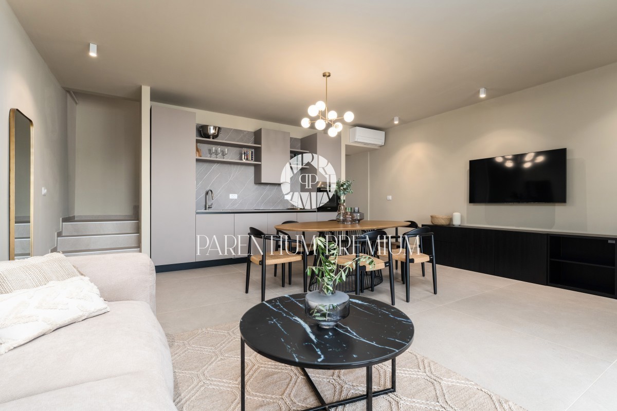 Lussuosa villa confortevole con piscina e vista mare vicino alla città