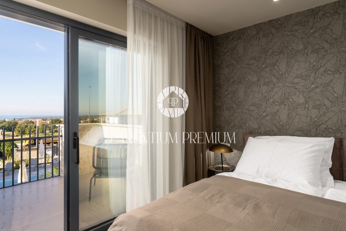 Lussuosa villa confortevole con piscina e vista mare vicino alla città